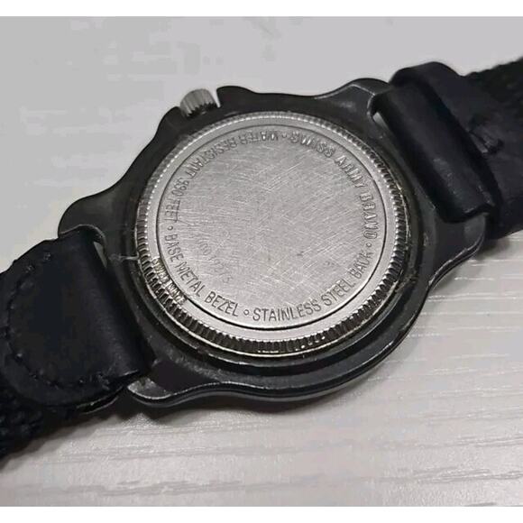 Swiss Army Watch Mens W/ MTL Logo and OEM Strap Needs Battery W94 main image 6